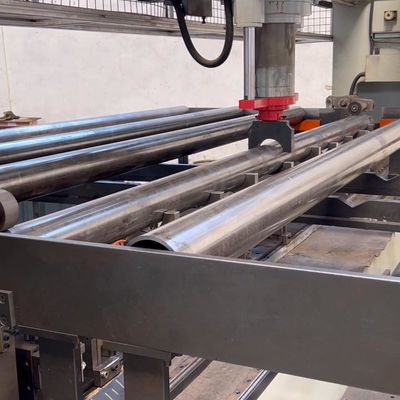 أنبوب حفر آبار النفط غير الملحوم 30CrMo يتميز بخصائص ميكانيكية فائقة وقوة شد عالية ومقاومة للتآكل