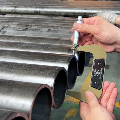 أنبوب فولاذي سبائكي عالي الشد من الكرومولي بدرجة 4130 للحفر النفطي وأنابيب قضبان الحفر بإنشاء سلس